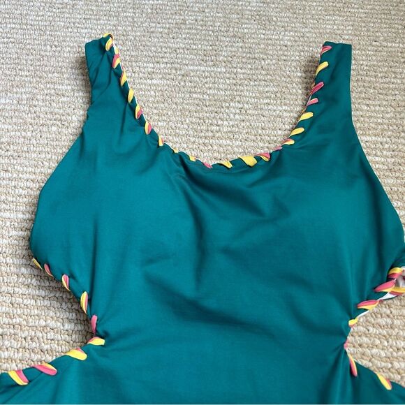 EUC BECCA Camille Reversible Cut-Out One-Piece Swimsuit Green/White Size Small - Picture 6 of 12